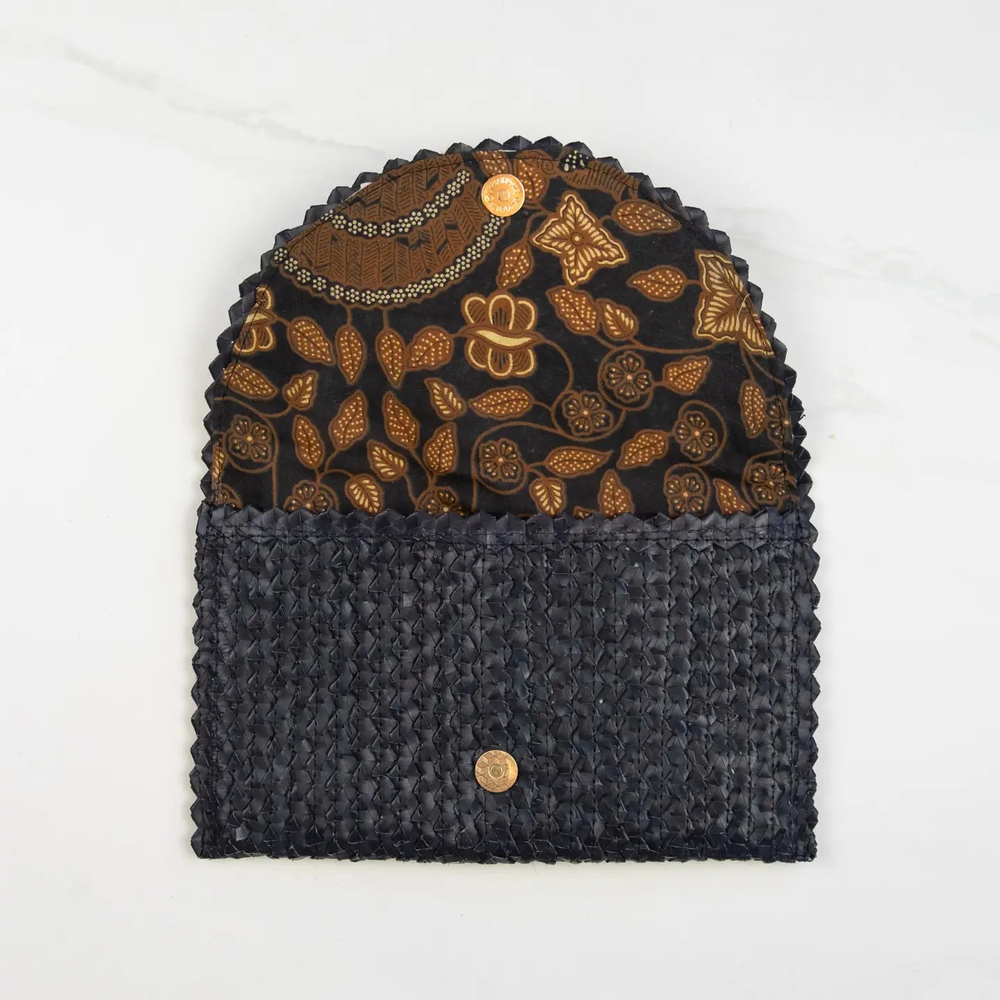 Straw Clutch-Black w/Cowrie Shell Trim