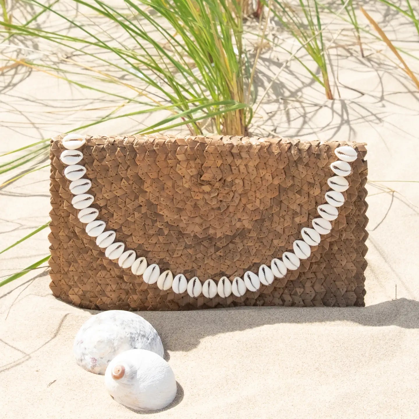 Straw Clutch-Natural Brown w/Cowrie Shell Trim