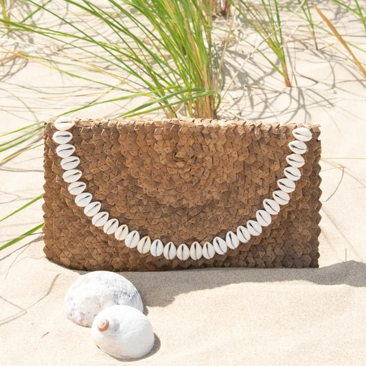 Straw Clutch-Natural Brown w/Cowrie Shell Trim