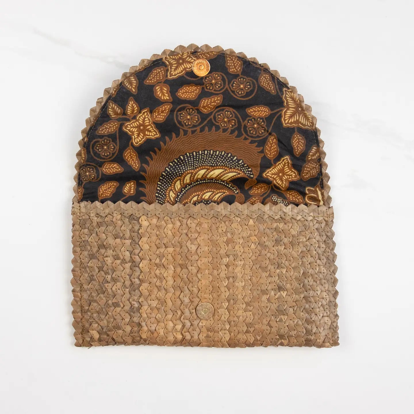 Straw Clutch-Natural Brown w/Cowrie Shell Trim
