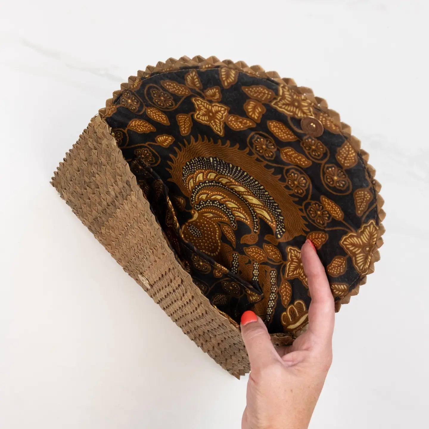 Straw Clutch-Natural Brown w/Cowrie Shell Trim