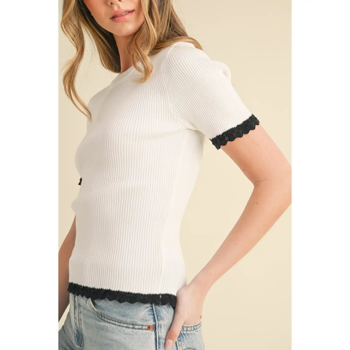 Round Neck Scalloped Edge Ribbed Sweater-White/Black