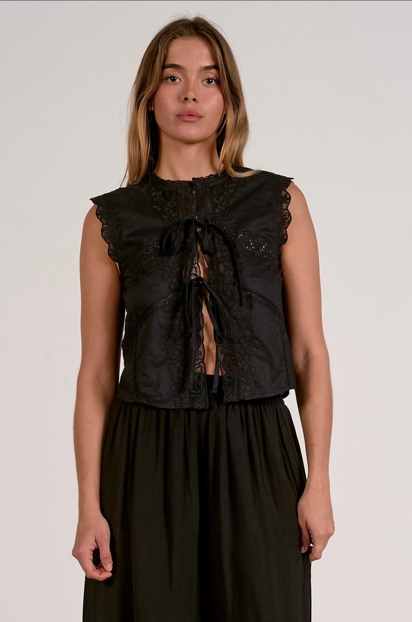 Sleeveless Tie Top-Black