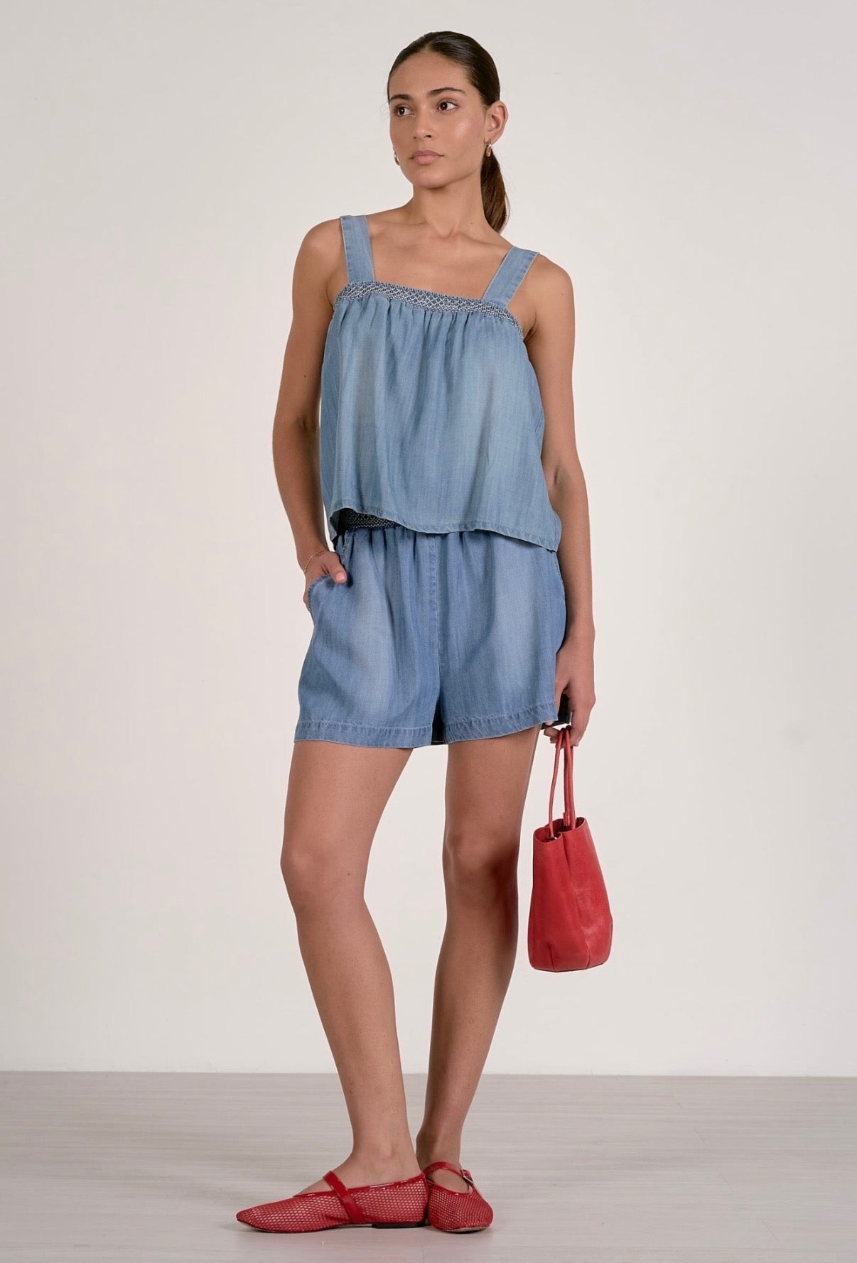 Shorts w/Elastic Waistband-Denim Wash